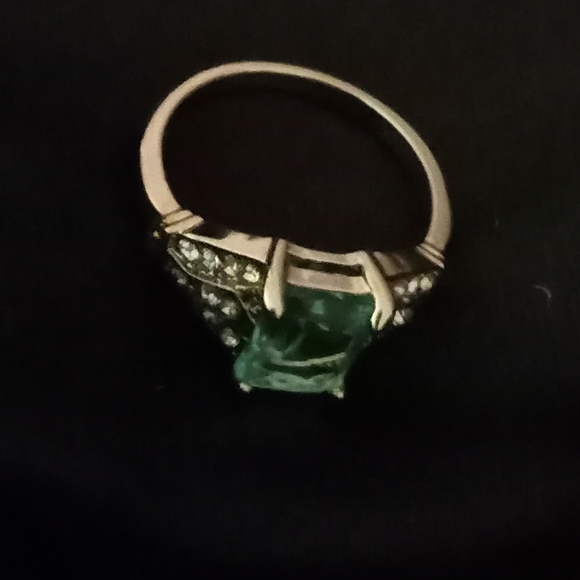 Ring - Picture 4 of 10